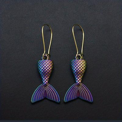 Um Par de Brincos Criativos Coloridos Estereoscópicos Personalizados Cauda de Sereia para Usar em Festas