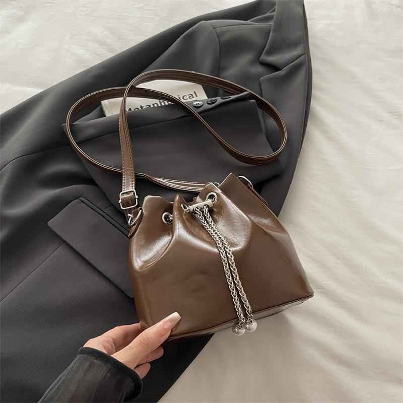 

High-value niche fashionable pumping belt chain bucket bag women s 2025 autumn new retro versatile single shoulder crossbody