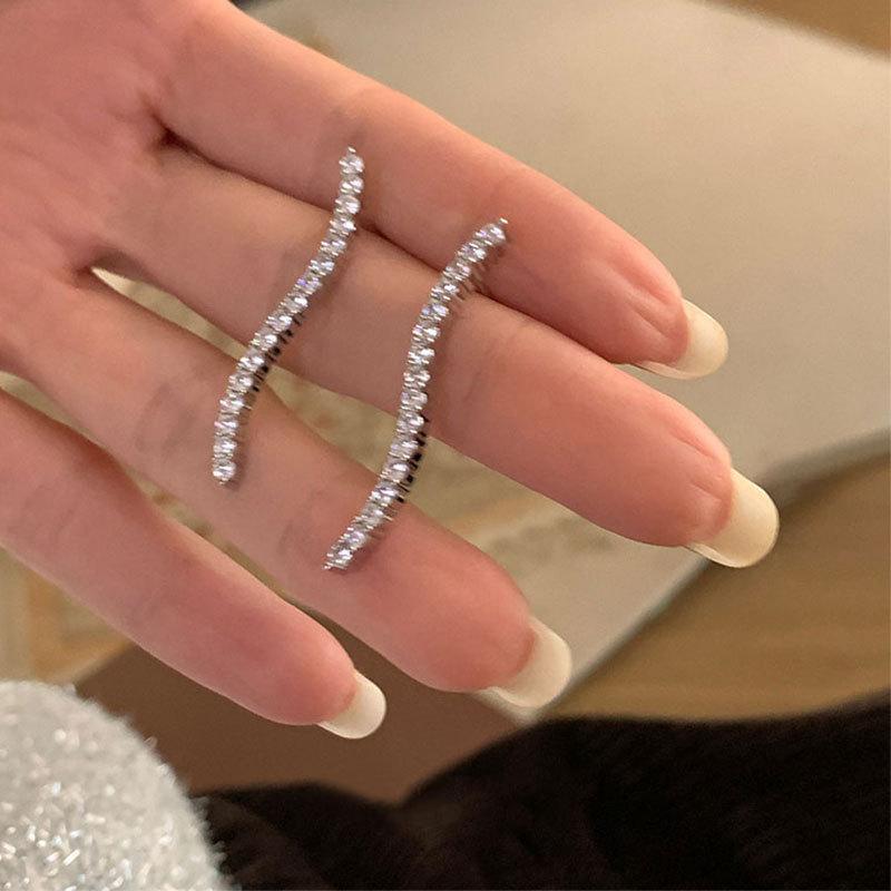 All-body Temperament Goddess Curve Long Earrings Niche Design High-end Earrings