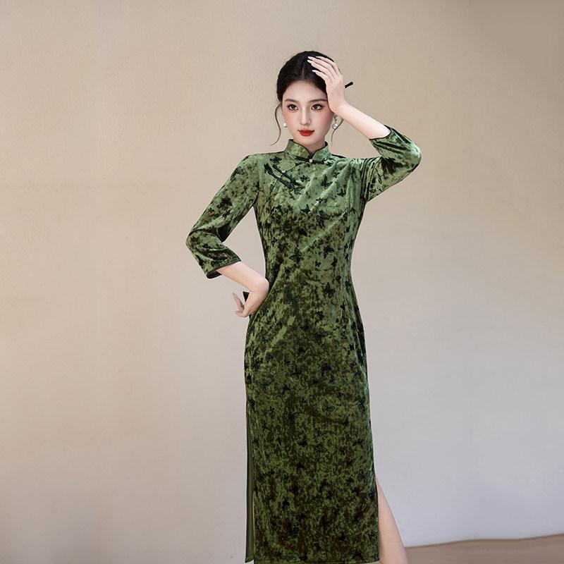 Green golden velvet new Chinese long-sleeved autumn cheongsam seven-quarter-sleeved improved young women's high-end sense spring and autumn
