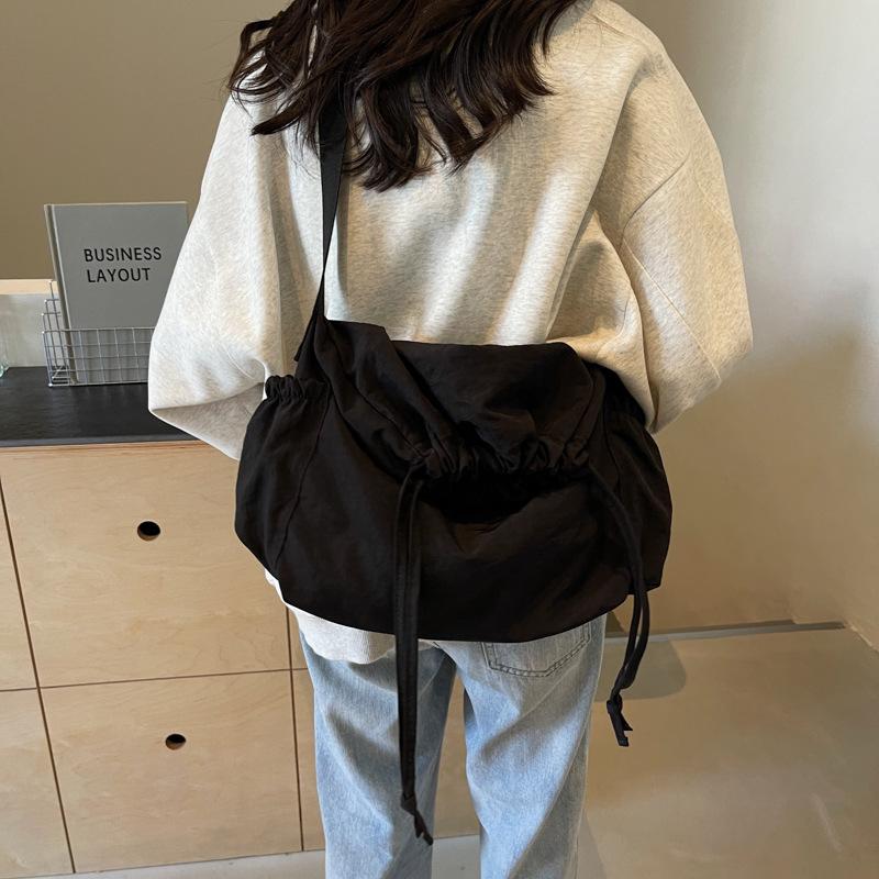 Couple Drawstring Oblique Span Bag Large Capacity Folding Messenger Bag Unisex Stray Bag Solid Color Casual Shoulder Bag
