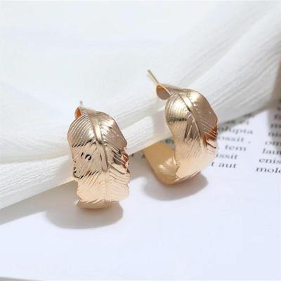 Metal Feather Women's Stud Earrings Gold Color C-shaped Earrings for Female Unusual Earrings Bijoux Femme Fashion Jewelry