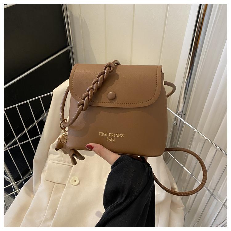 

This year s popular small bag women s new niche fashion bucket bag high texture trendy versatile shoulder messenger bag темно-коричневого кольору