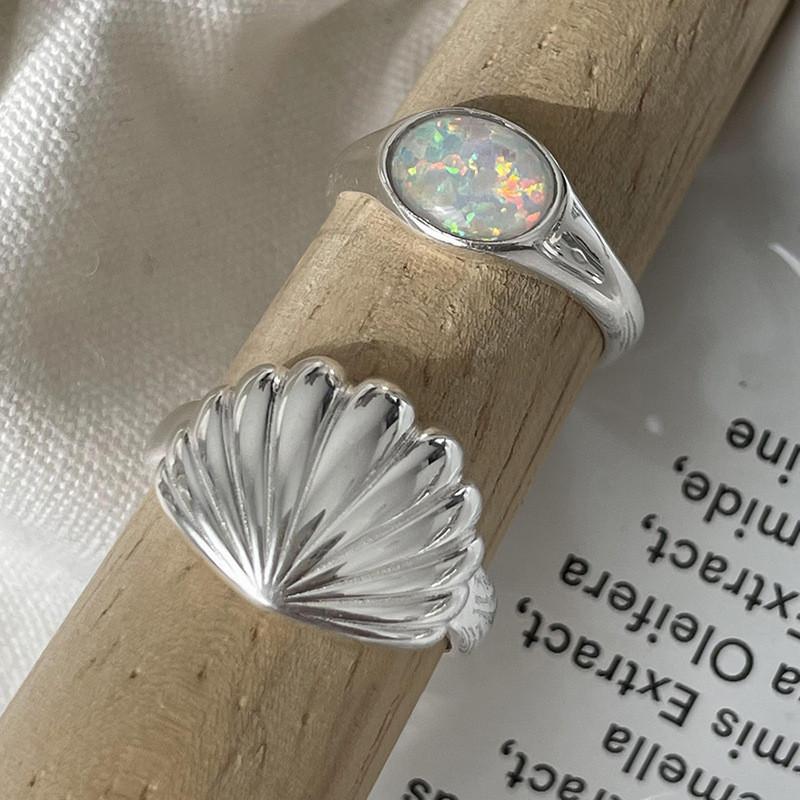 Einzigartiger Muschel-Design Opalsteinring für Damen mit stilvoller verstellbarer Geometrie