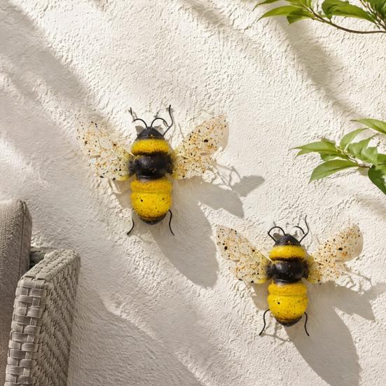 Patio Hanging Ornament 2PCS 3D Metal Bee Wall Art Decor, Iron Sculpture Backyard Fence Decoration Ornament, Weatherproof Outdoor Decor for Yard Garden