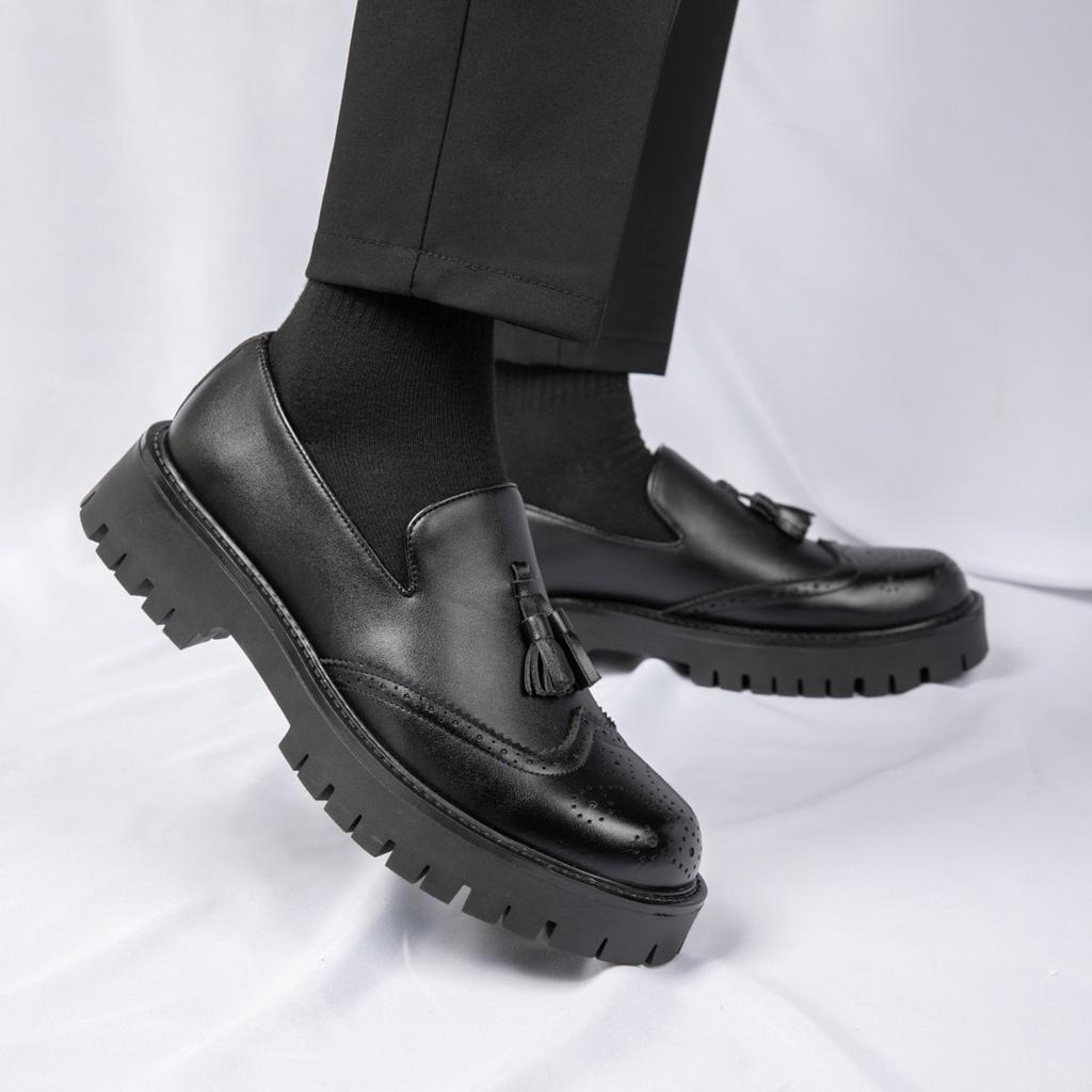 New Retro Fringed Men's Solid Color Loafers Round -Toed And Thick -Heeled Casual Dress Shoe Classic Office And Party Dress Shoes