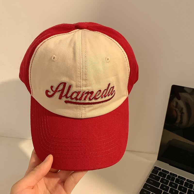 

Бейсболка с американским ретро-алфавитом, женская весенне-летняя шляпа с глубоким верхом и широкими полями, показывающая лицо, маленькая кепка, модная и универсальная Adjustable красный