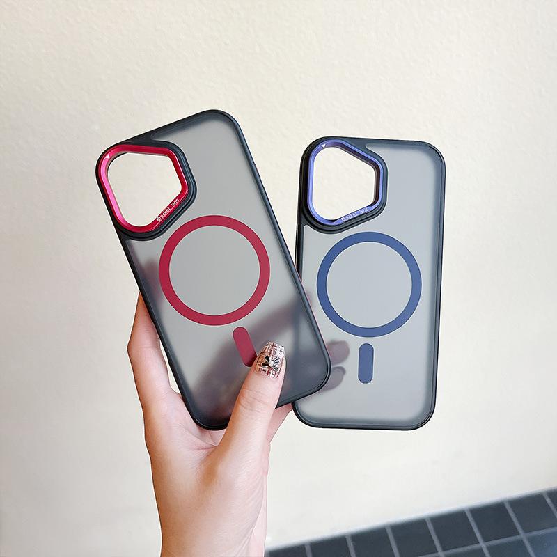 Applicable apple 16/15/14 pm mobile phone case magnetic suction hardware lens frame bracket skin feeling iphone17 mobile phone case