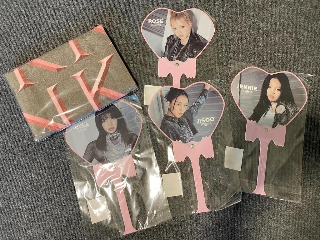 [USED] BLACKPINK WORLD TOUR [BORN PINK] GOODS