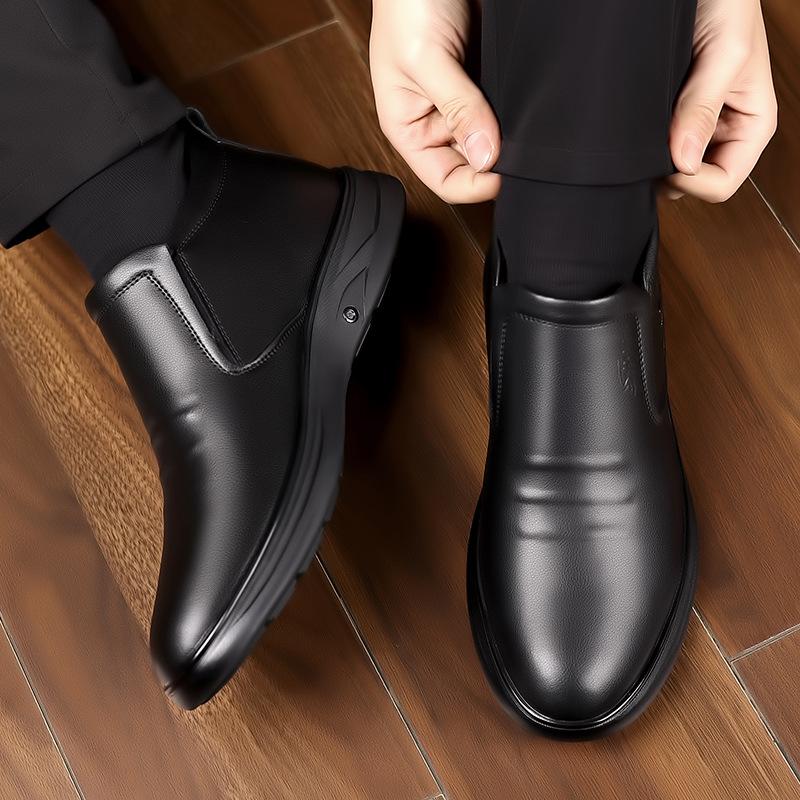 Chaussures d'hiver chaudes en coton pour hommes Nouveau designer Hautes Antidérapantes Cuir Mode Masculine Noir Décontractées Chaussures de Conduite Homme