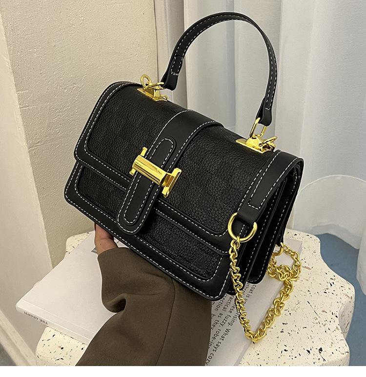 

European and American new women s shoulder bag, messenger bag, fashion women s bag, personalized retro portable temperament small square bag чорний