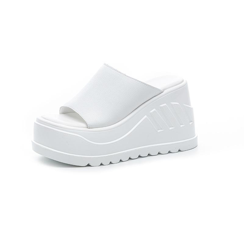 Thick-soled women's cool slippers 2025 new summer simple solid color open-toed beach slippers trendy