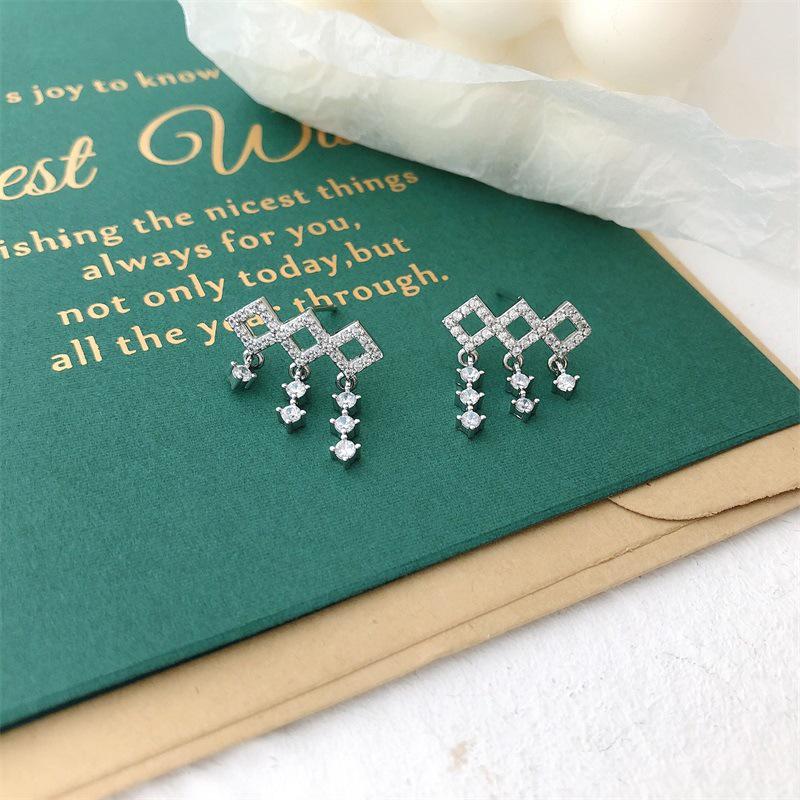 925 Sterling Silver Tårformade Tofsörhängen - Europeisk & Amerikansk Stil, Trendiga Örhängen för Kvinnor, Perfekt Julklapp