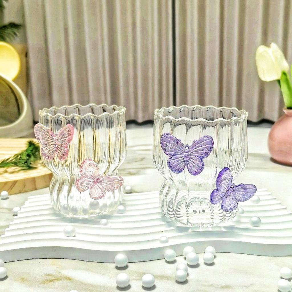 Multifunkční skleněný pohár o objemu 280 ml, vzor motýlů, skleněná textura, vhodný pro různé nápoje včetně džusu