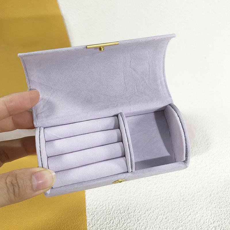 Kompaktowe Pudełko na Biżuterię Podróżną - Zakrzywiony Aksamitny Design