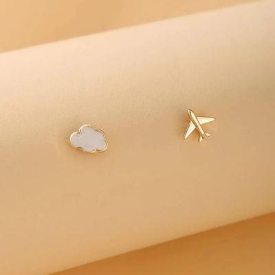2 paar 2024 Neue Nette Wolke Flugzeug Kleine Ohrringe für Frauen Mädchen Kreative Süße Tropft Weiß Stud Ohrringe Schmuck Zubehör Geschenk