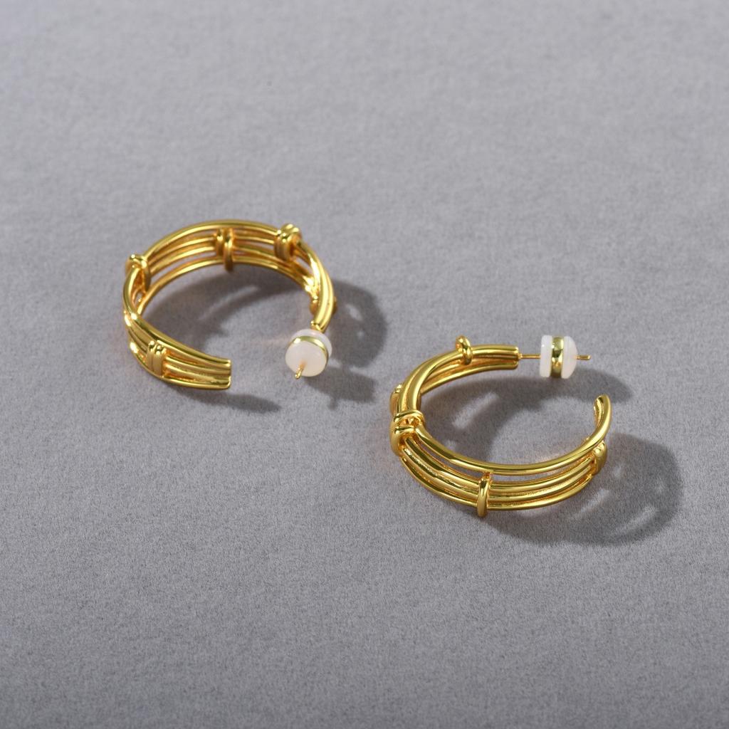 Holiday Series C-Shaped Wire Winding Knot S925 Silver Needle Stud Earrings Personalized Fashion Unique Trend Temperament Earrings