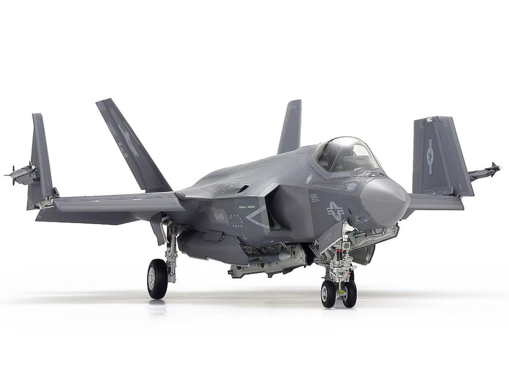 Tamiya 1/48 Masterpiece Aircraft Series No. 127 Lockheed Martin F-35C Lightning II Plastic Model Kit 61127 (Airplane)