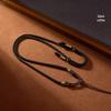Collana Laccetto Intrecciato Fatto a Mano con Ciondolo Dorato: Stile Unisex di Alta Gamma