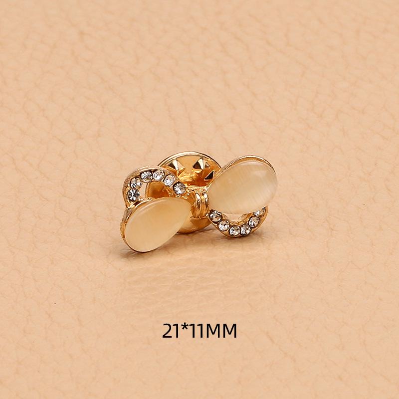 High-End No-Sew Clover Bow Brooch for Shirt Collars