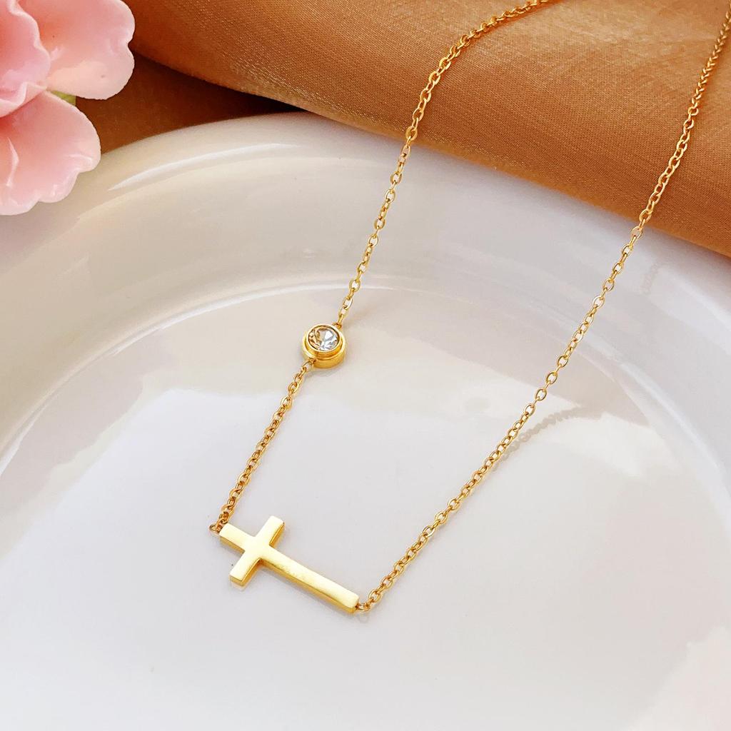 Złoty naszyjnik ze stali nierdzewnej: Elegancka, Wszechstronna, Nieblaknąca Biżuteria Damska