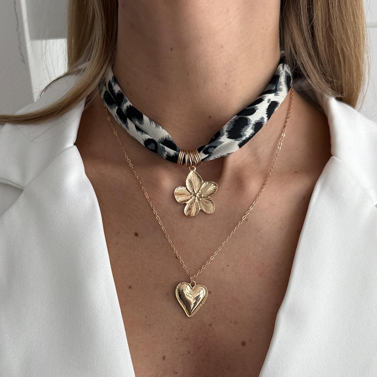 

SHIXIN 2Pcs/Set Retro Flower Love Heart Pendant Necklace for Women Elegant Leopard Pattern Chiffon Fabric Choker Party Jewelry