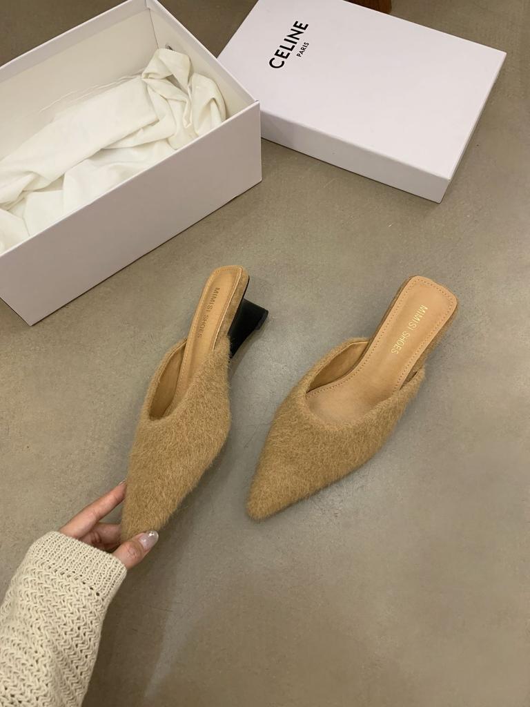 2025 Mao Mao high-heeled slippers women's outerwear niche design sense lamb wool method wedge heel plush bag head half slippers