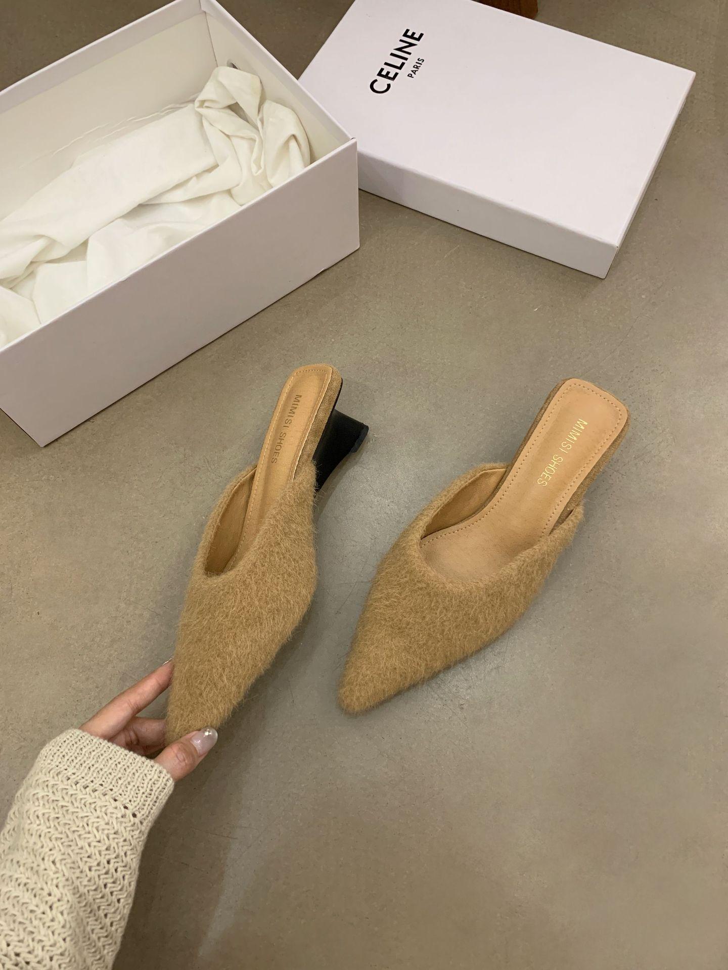 

2025 Mao Mao high-heeled slippers women s outerwear niche design sense lamb wool method wedge heel plush bag head half slippers 35