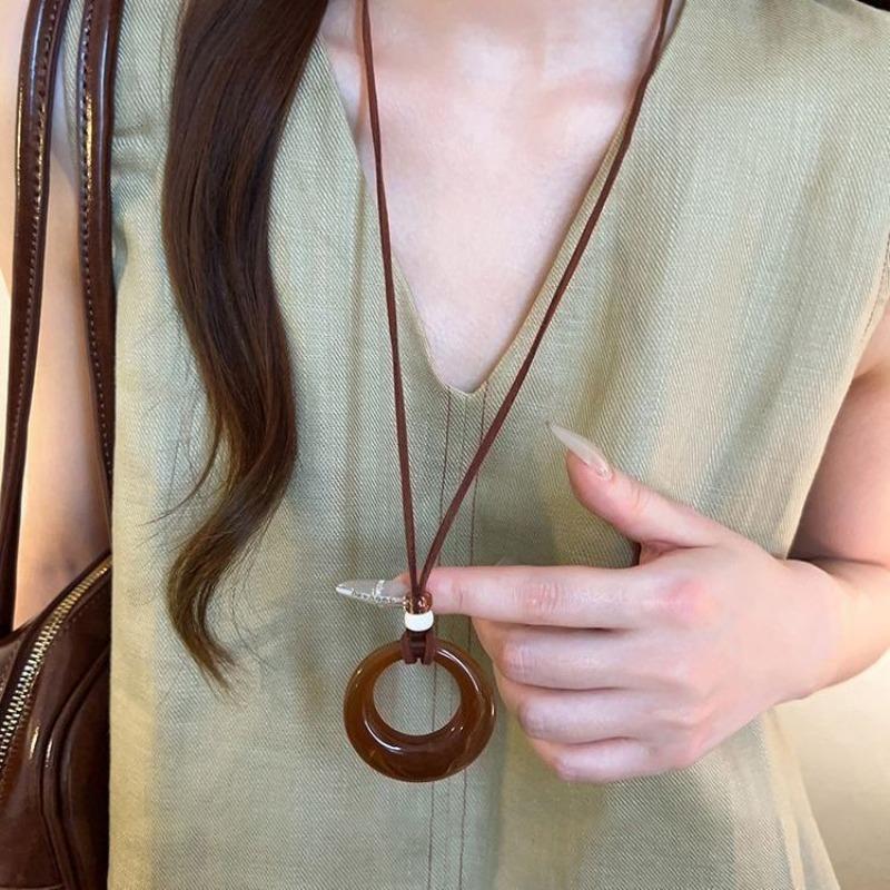 Large cream circle resin necklace women's retro long design neck chain niche accessories