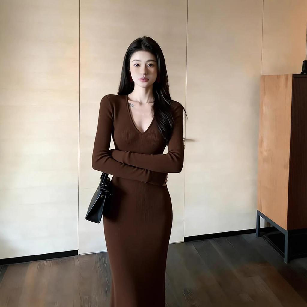 Women's 2026 Hepburn Style Brown V-neck Slim-Fit Knit Bodycon Dress