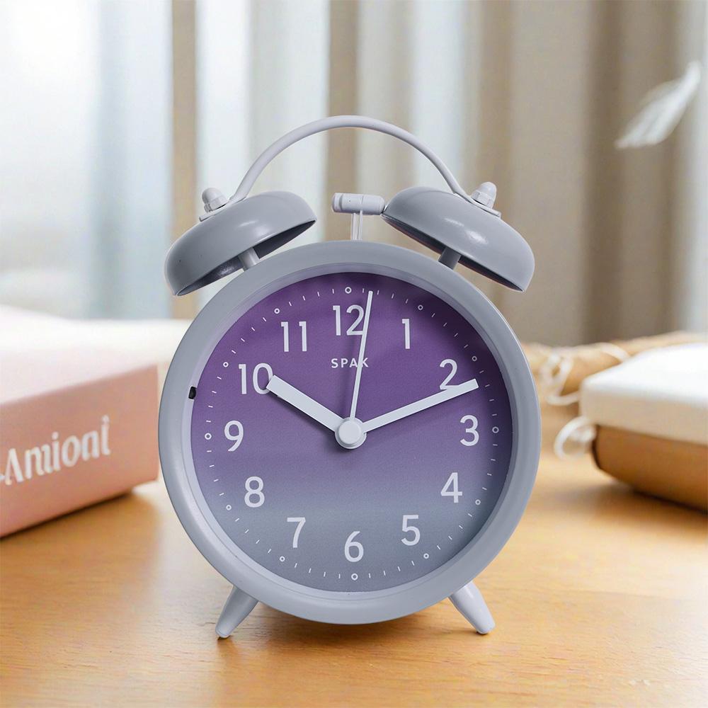 

Ретро Железный Маленький Бесшумный Будильник Модные Настольные Часы с Креативными Стрелками Кварцевые Ночник Таймер (Батарея в комплекте нет) фиолетовый