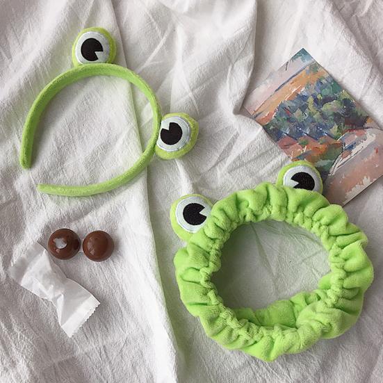 Women Headband Soft Coral Velvet Headband with Anti-Slip Teeth Cartoon Frog Design Elastic Hair Hoop Hair Fixing Hair Accessory
