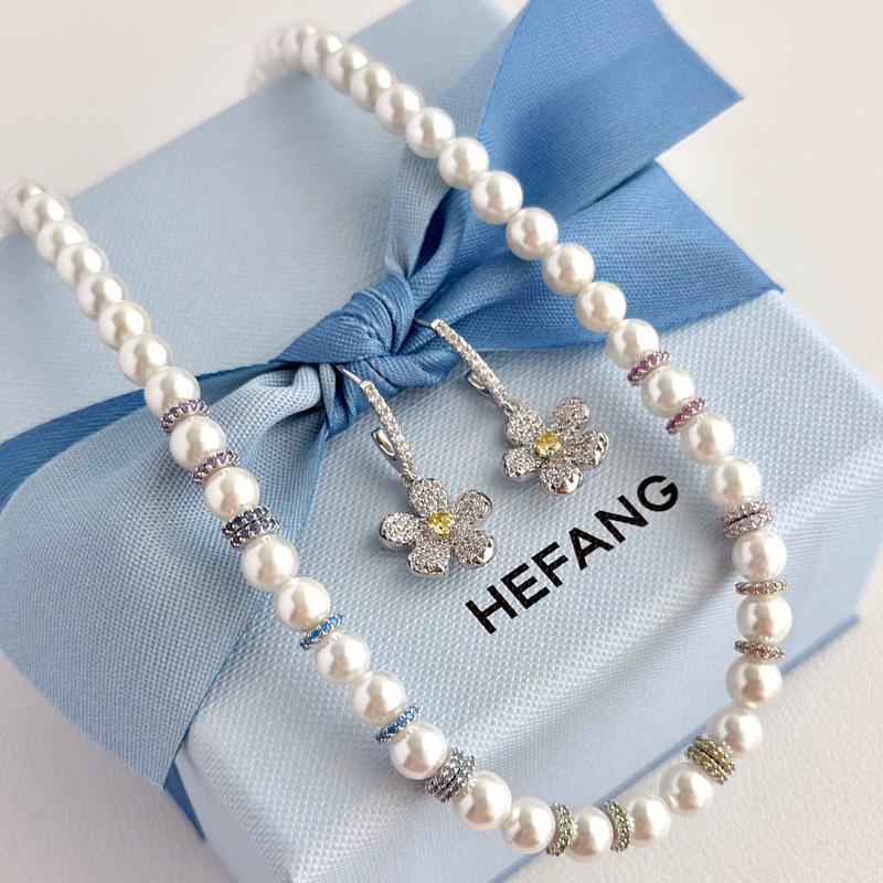 

HEFANG Rainbow Shell & Pearl Sterling Silver Necklace for Women - Luxury European & American Style Clavicle Chain. Copper