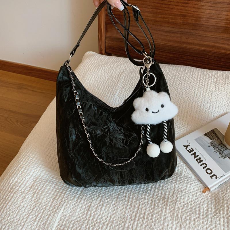 Contemporary 2024 Tote Bag With Chain Detail In Sophisticated Colors For Urban Fashion