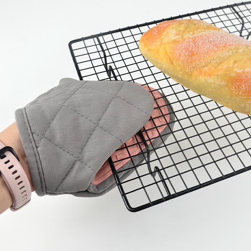 Fish-Shaped Silicone Half-Finger Heat-Resistant Glove with Cotton Padding - Multipurpose for Oven and Microwave