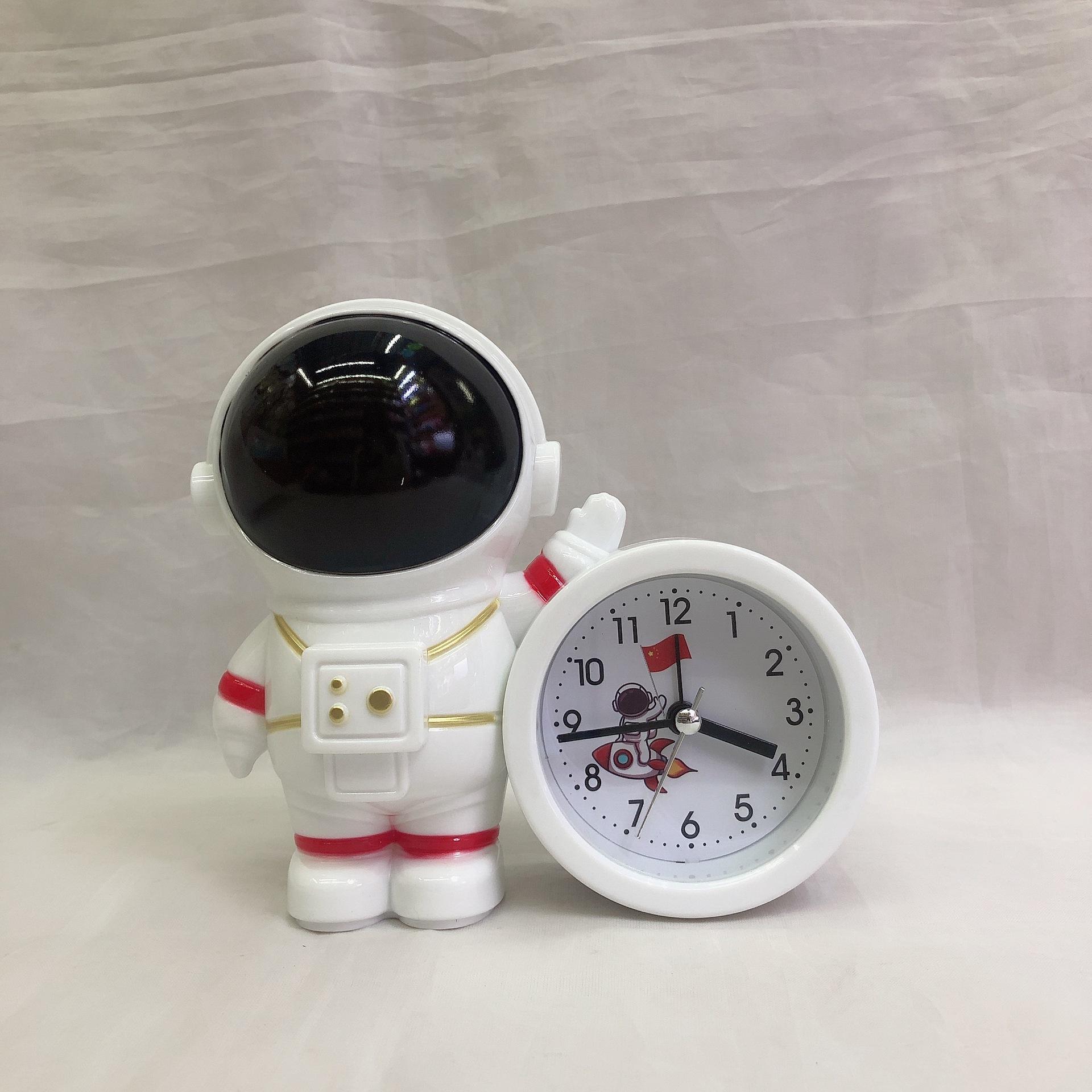 

Креативные мультяшные детские студенческие астронавты астронавты маленький будильник настольный подарок маятниковые часы