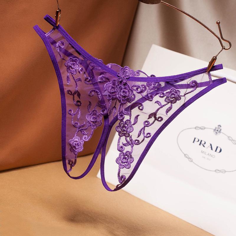 String tanga ultra-subțire cu talie joasă, din plasă brodată, cu crotch deschis