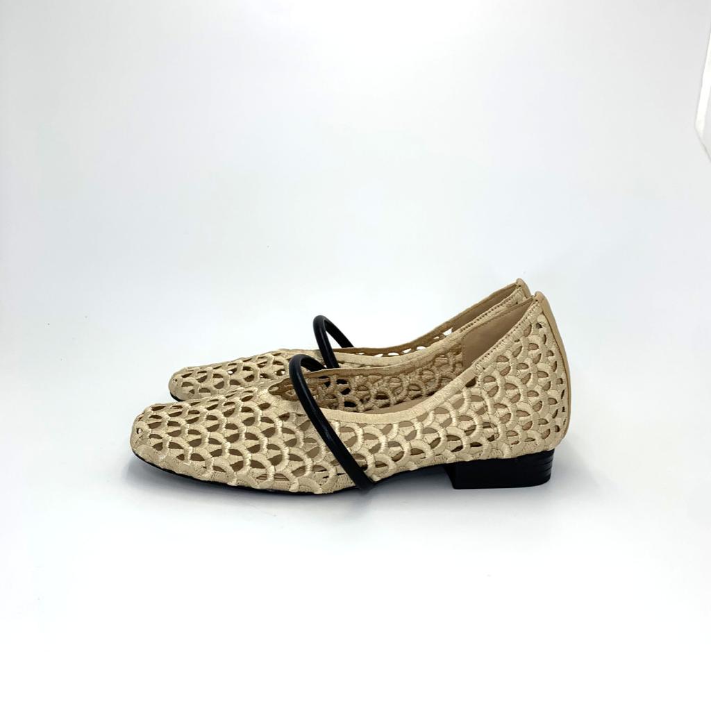 Punkt zweites Haar! Traubenmutter mit dem gleichen Sauerstoffmädchen Französischer eckiger Kopf Hohlstrickwort mit flachem Mund Einzelne Schuhe Frauen