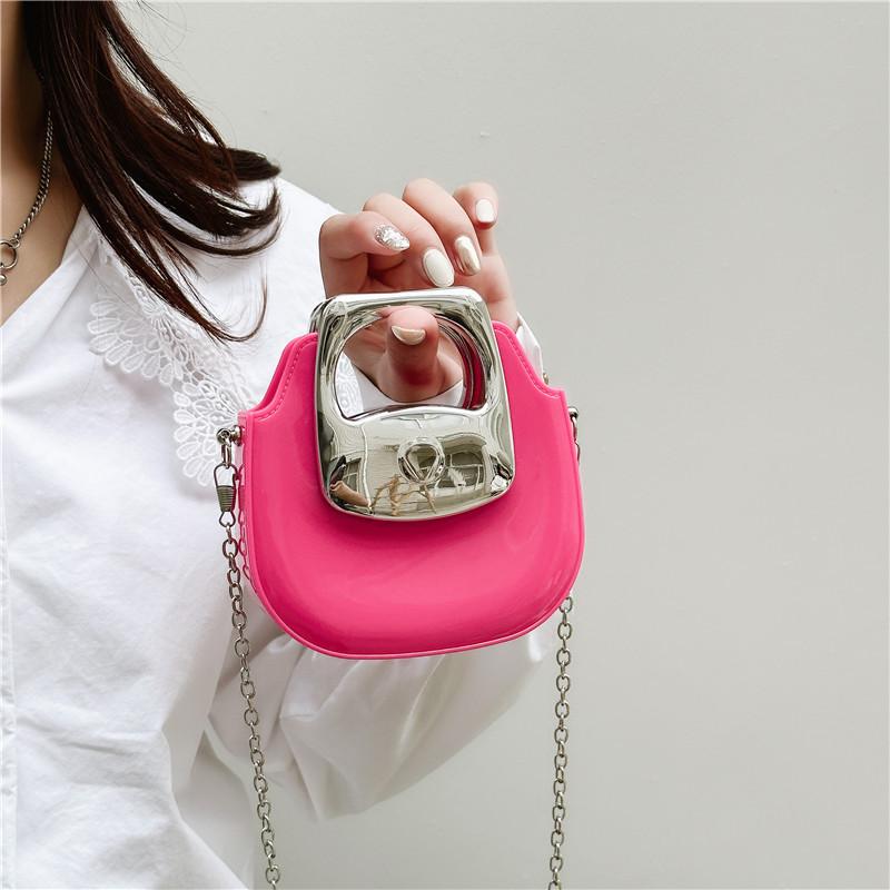 Borsa da cavaliere alla moda versatile estiva da donna, nuova mini borsa a busta rossa con catena, borsa a tracolla singola obliqua di alta gamma