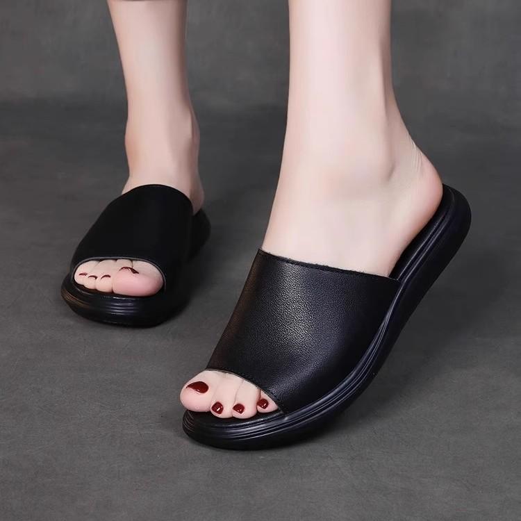 Fashion and Versatile Flat Bottom for Outer Wear, Summer Soft Bottom Non-slip One-word Drag Thick Bottom Women's Sandals Are Comfortable