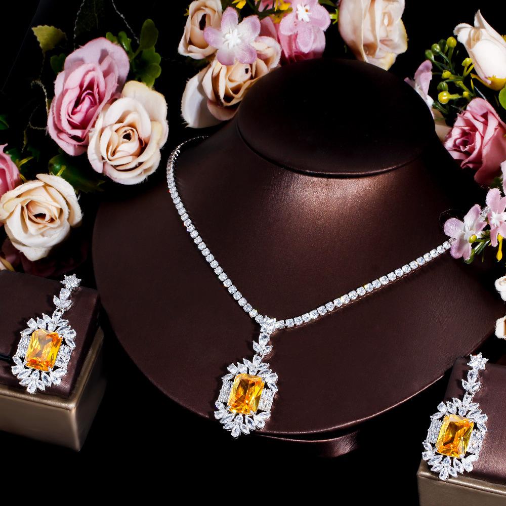 Groovy Topaz Clavicle Chain Slightly Studded With Diamond Necklace Earrings Two-Piece Set Citrine Pendant