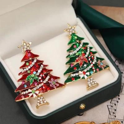Festliche Legierung Tropfen Weihnachtsbaum Brosche: Einzigartiger Feiertags-Anstecker für Bekleidungszubehör
