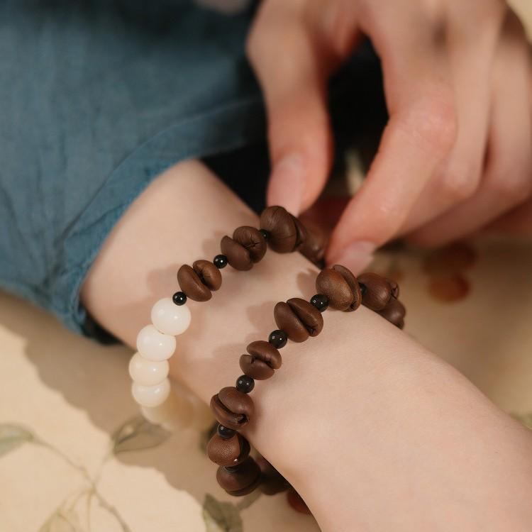 Jixiang Coffee offers natural pure coffee beans and obsidian bodhi beads bracelets for women, which are very beautiful and suitable for summer