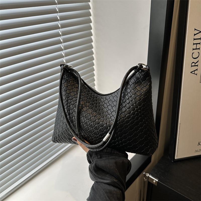 Trendy Women's Medium Size Woven Texture Underarm Bag Fashionable Casual Handbag