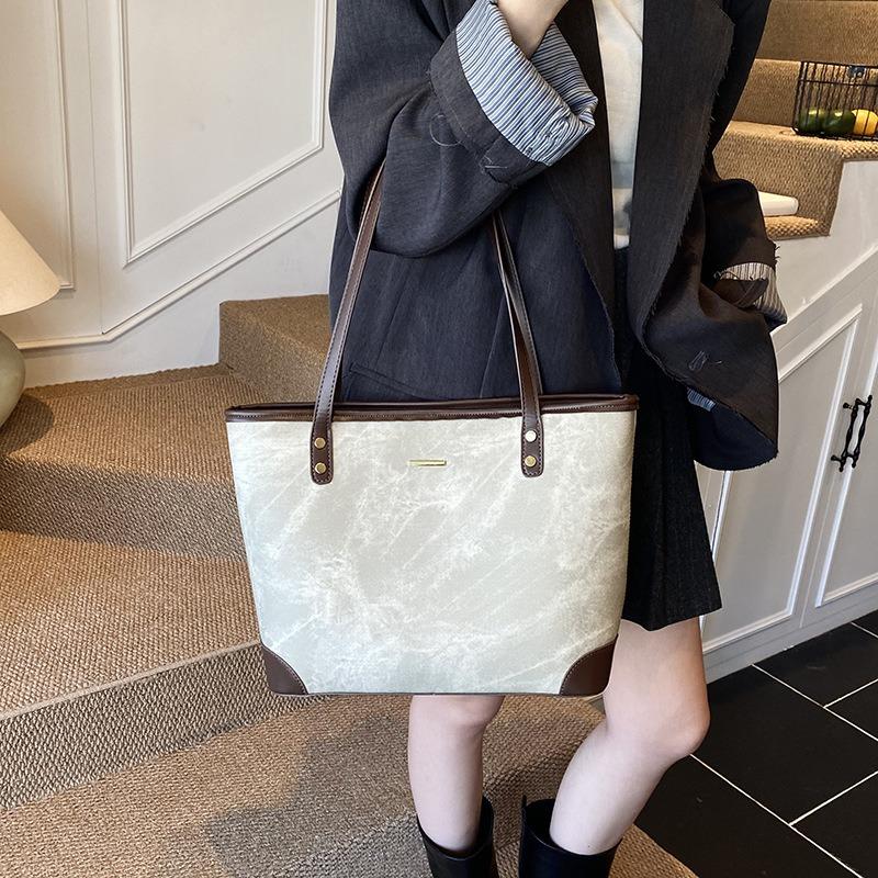 Fashion and Leisure Large-capacity Tote Bag Women's New Texture Contrasting Color Splicing Portable Commuter Bag Shoulder Bag