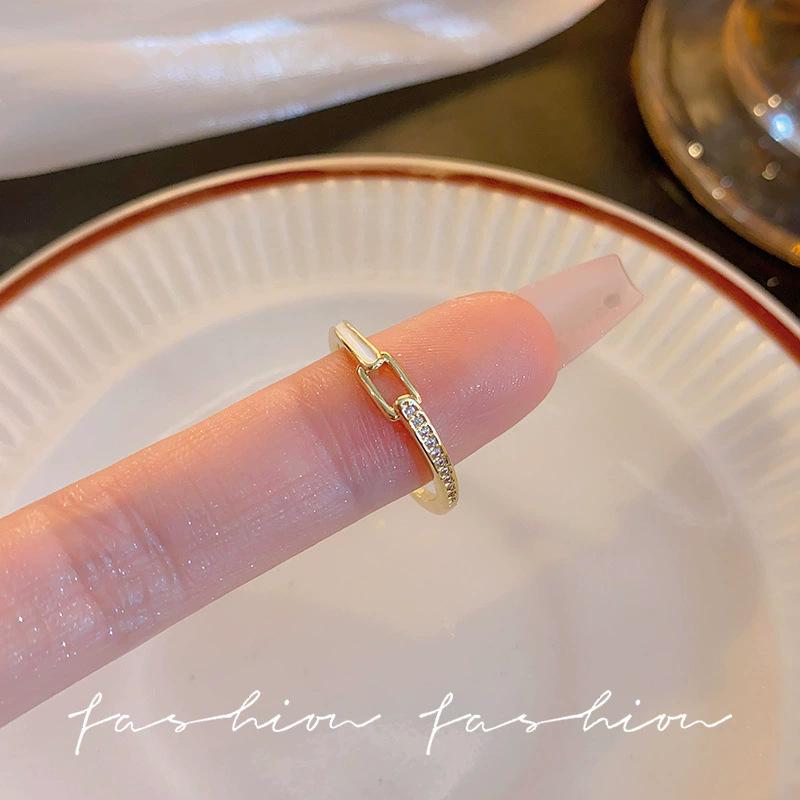 Elegant Butterfly Zircon Silver Ring: Women's High-End Luxury Style Jewelry