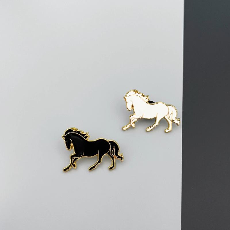 1Pc Exquisite White Horse Brooch for Men and Women, Dark Horse Cute Animal Alloy Brooch, Cartoon Accessories