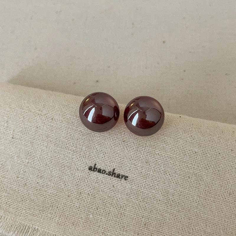 Cool Feeling Cold Gray Red Light Steamed Bread Pearl Stud Earrings Women'S Simple Niche Fashion Exquisite Versatile Earrings