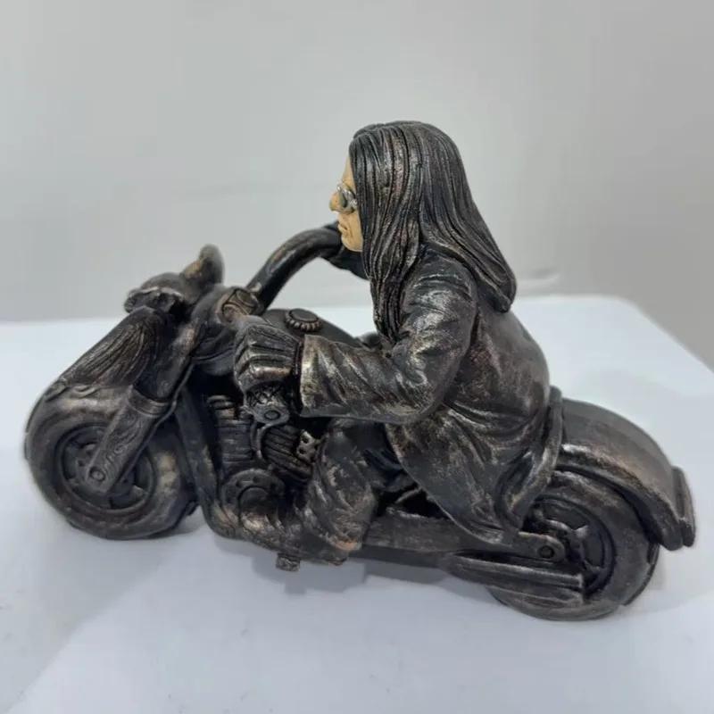 

Фигурка рыцаря Оззи Осборна Фигурка черепа Оззи Осборна Полимерная статуэтка Хэллоуин Готическая настольная декорация Подарки для поклонников рок-музыки Size:17X13X10cm чёрный