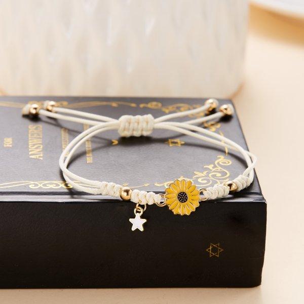 

Multi-layer 4pcs Vintage Daisy Flower Pendant Pearl Bracelet Set for Women Bohemian Beaded Enamel Star Stackable String Bracelet Adjustable